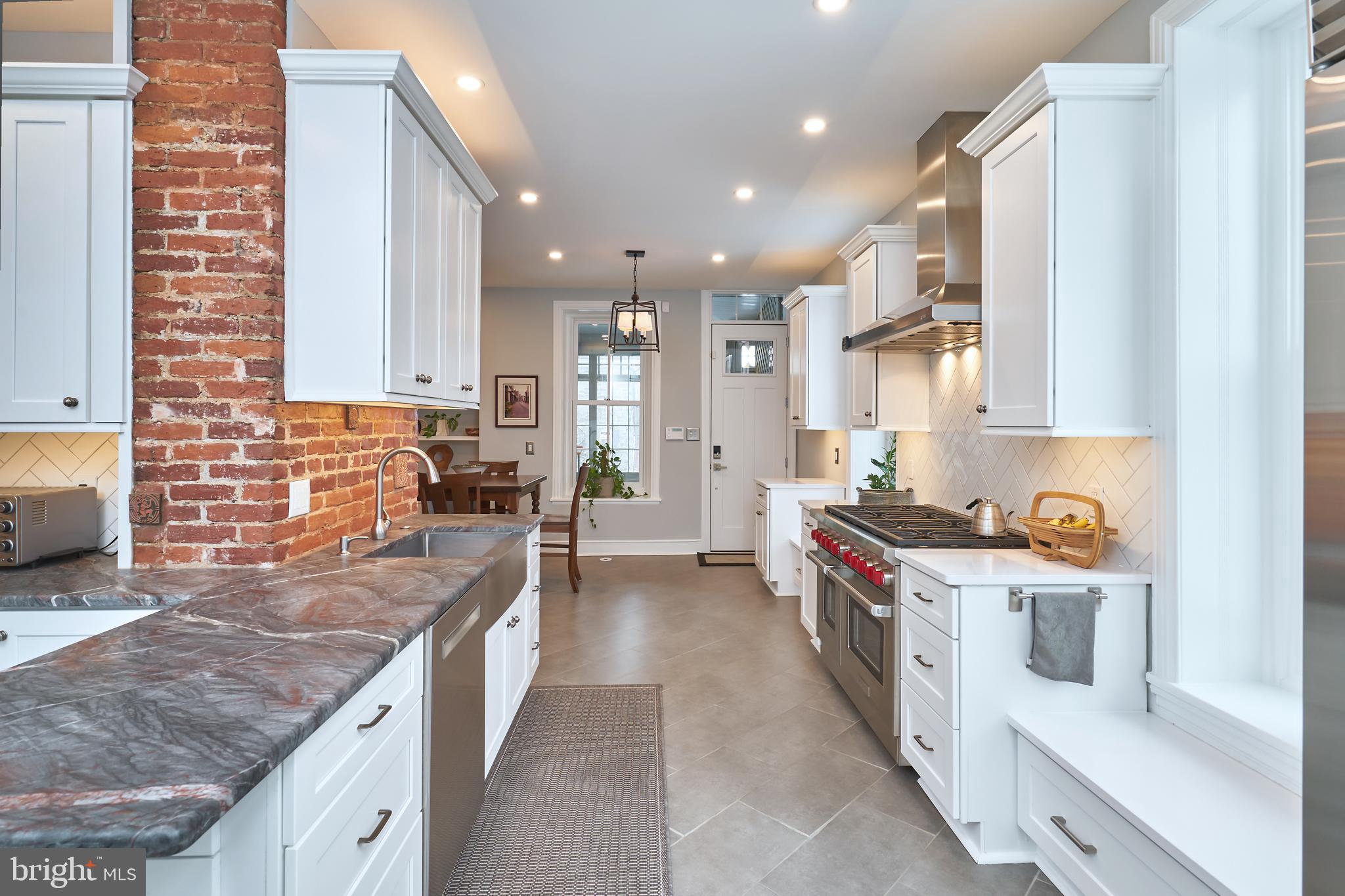 CHESTNUT HILL - Residential