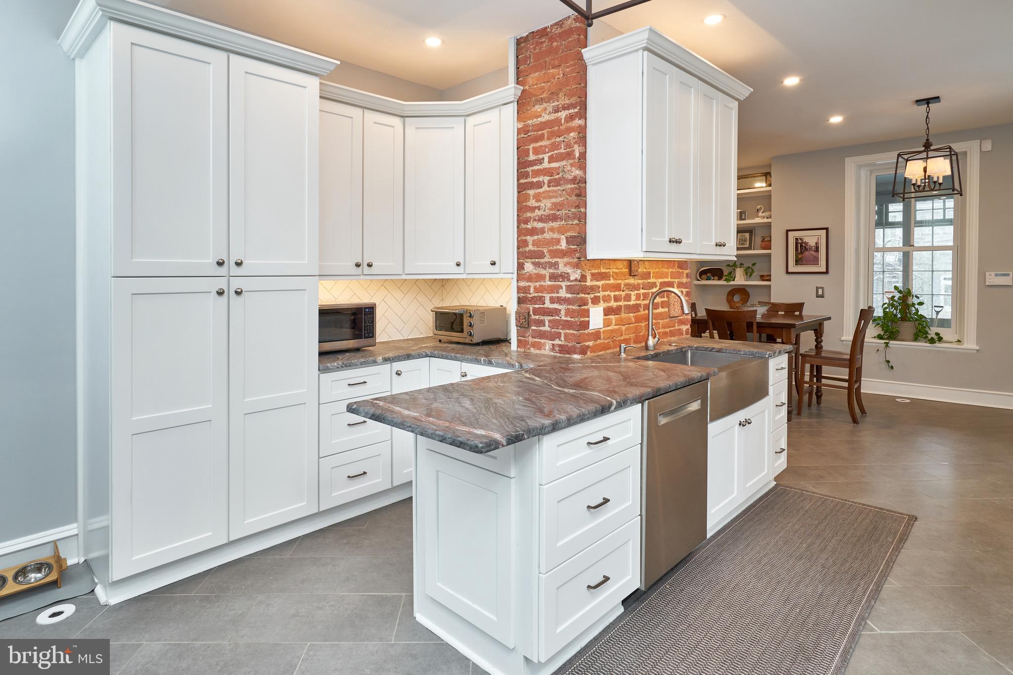 CHESTNUT HILL - Residential