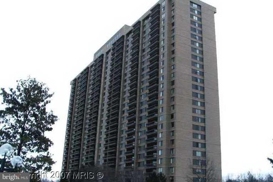 Skyline Plaza 1 bedroom, 1 bathroom condo. Huge balcony with amazing views of Alexandria and Washington DC from the 23rd Floor. One car garage. Metro bus at front door.  Close to shopping. Condo fee includes all amenities, utilities and 24-hour lobby security.