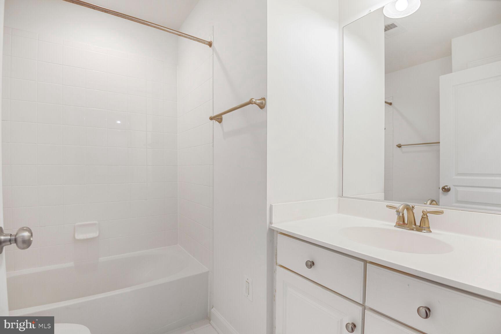 LITTLE RIVER COMMONS - Residential Lease