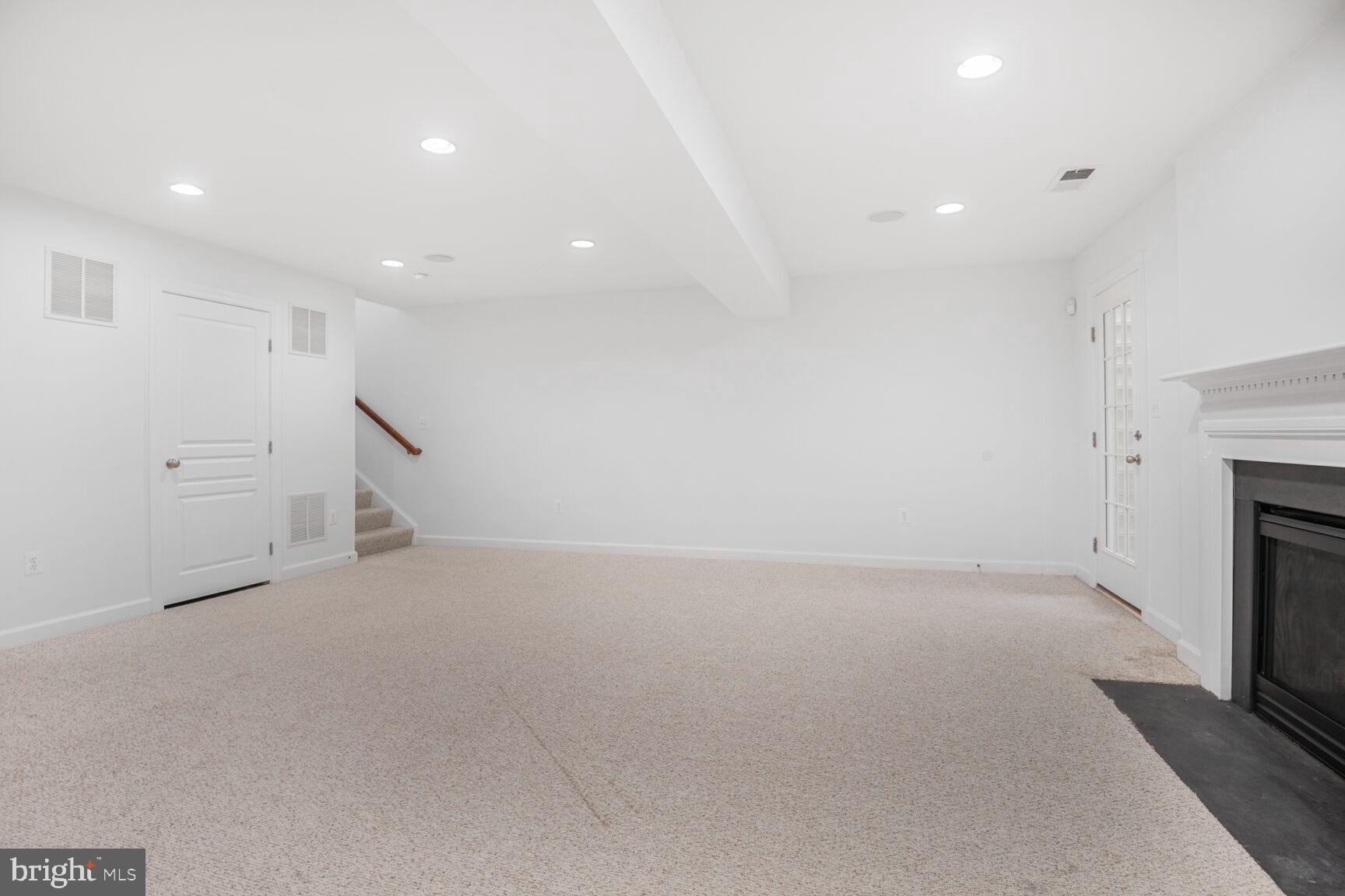 LITTLE RIVER COMMONS - Residential Lease