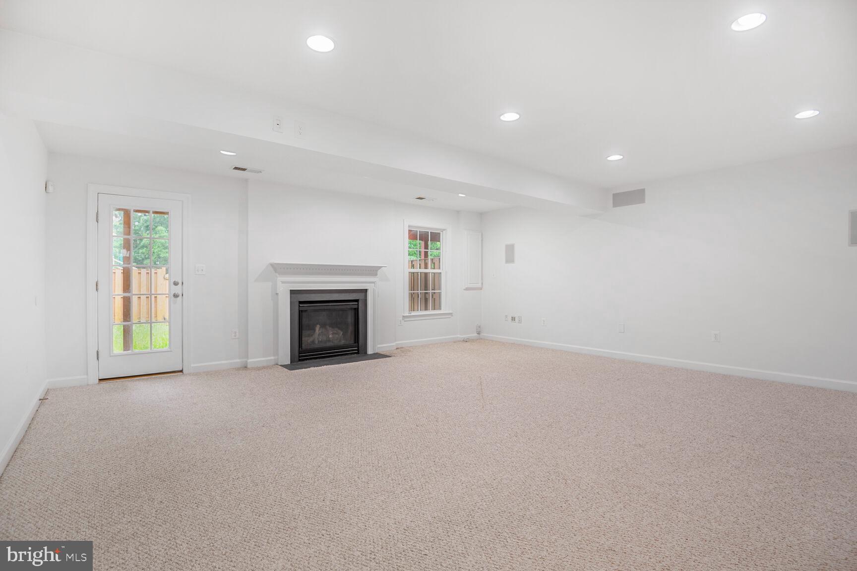 LITTLE RIVER COMMONS - Residential Lease