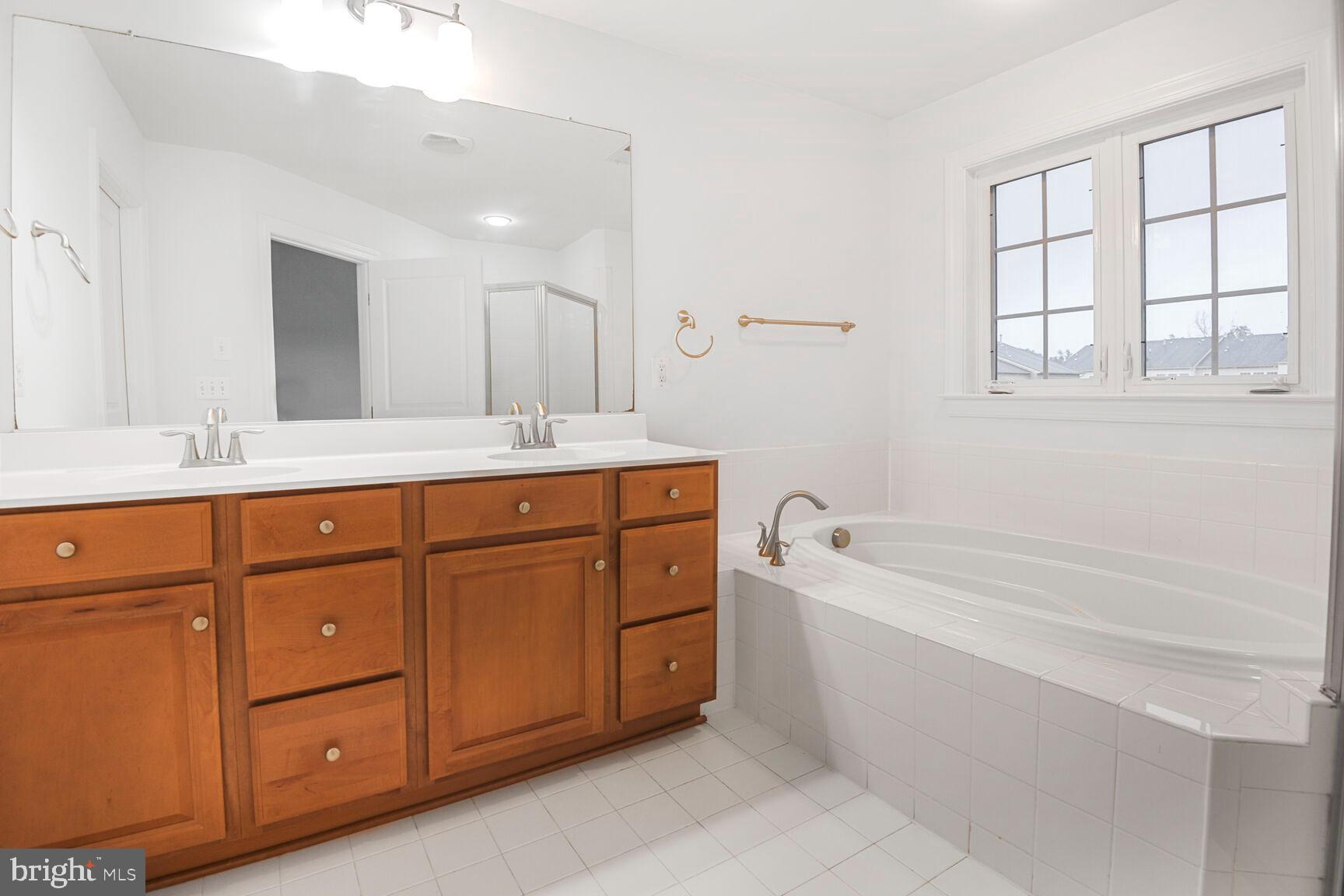 LITTLE RIVER COMMONS - Residential Lease