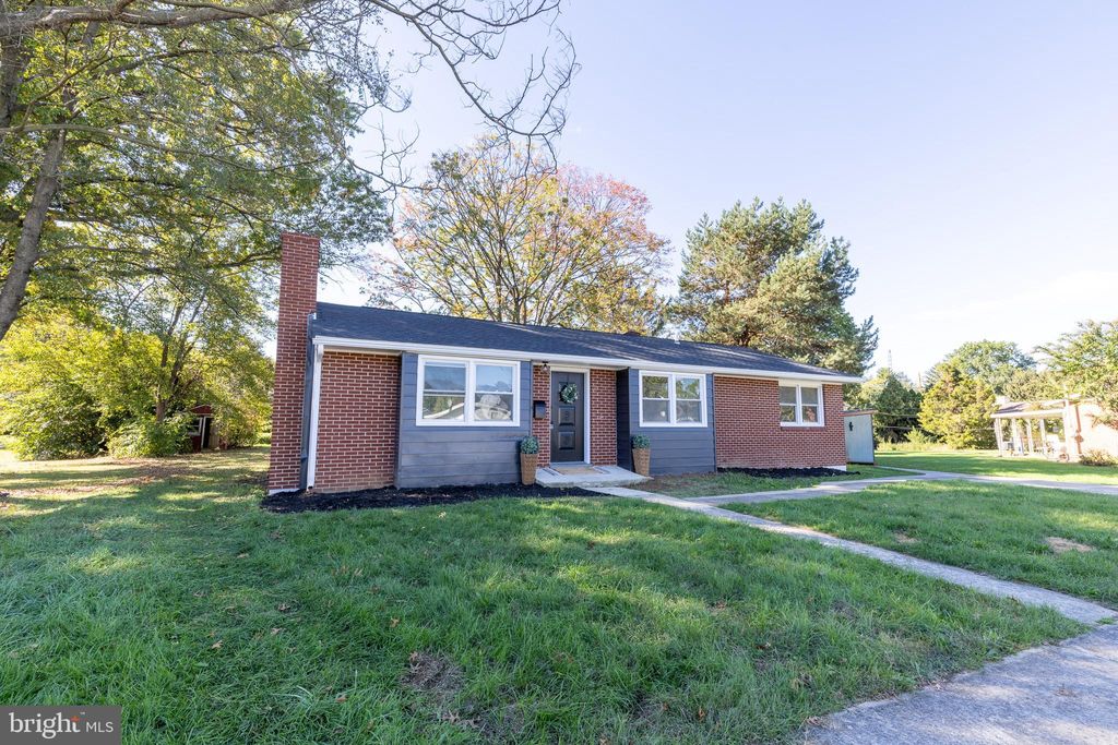 Photo of 30 Laurel Ave, CHAMBERSBURG, PA 17201 (MLS # PAFL2030238)
