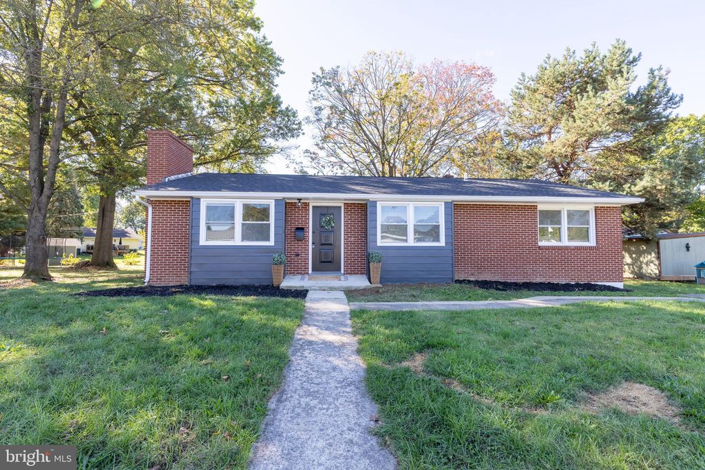 Photo of 30 Laurel Ave, CHAMBERSBURG, PA 17201 (MLS # PAFL2030238)