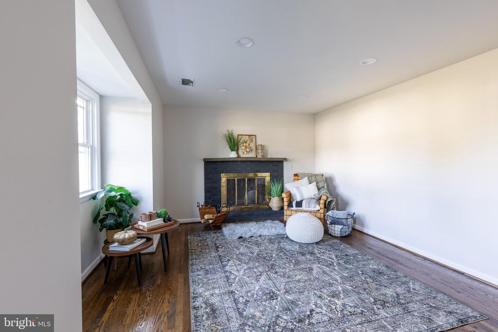 Photo of 30 Laurel Ave, CHAMBERSBURG, PA 17201 (MLS # PAFL2030238)
