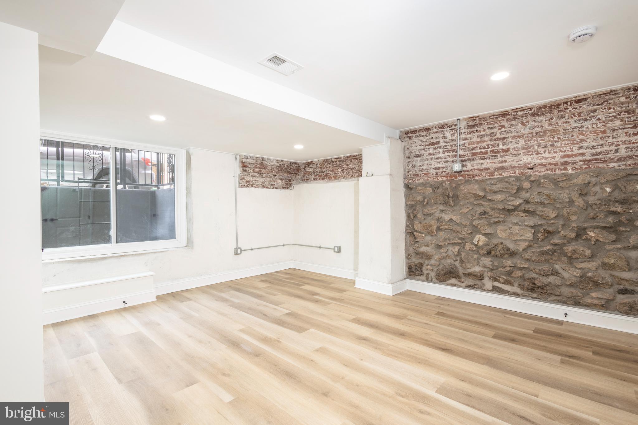 STRAWBERRY MANSION - Residential