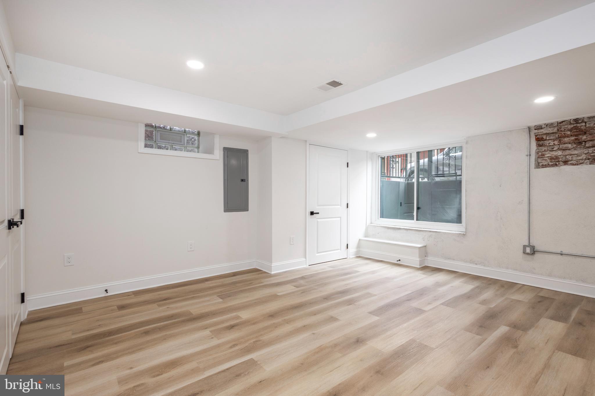 STRAWBERRY MANSION - Residential