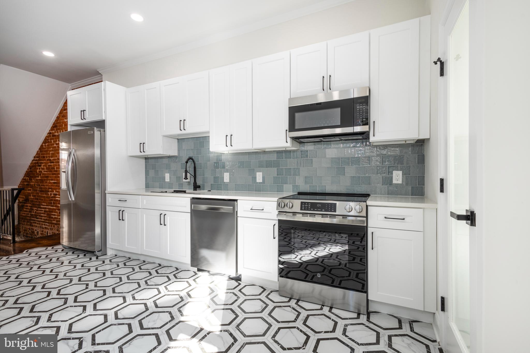 STRAWBERRY MANSION - Residential