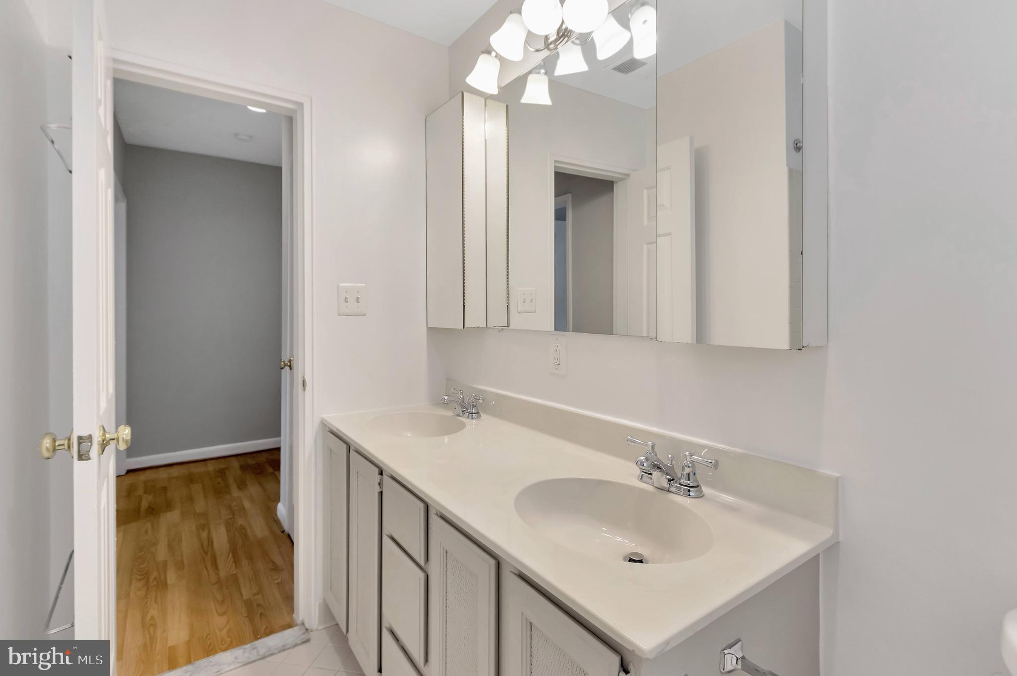 SEMINARY WALK - Residential