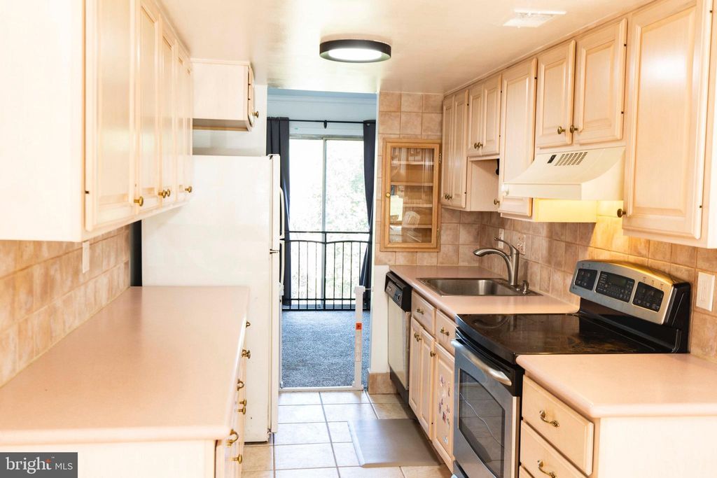 Photo of 19537 Transhire Road, MONTGOMERY VILLAGE, MD 20886 (MLS # MDMC2202630)
