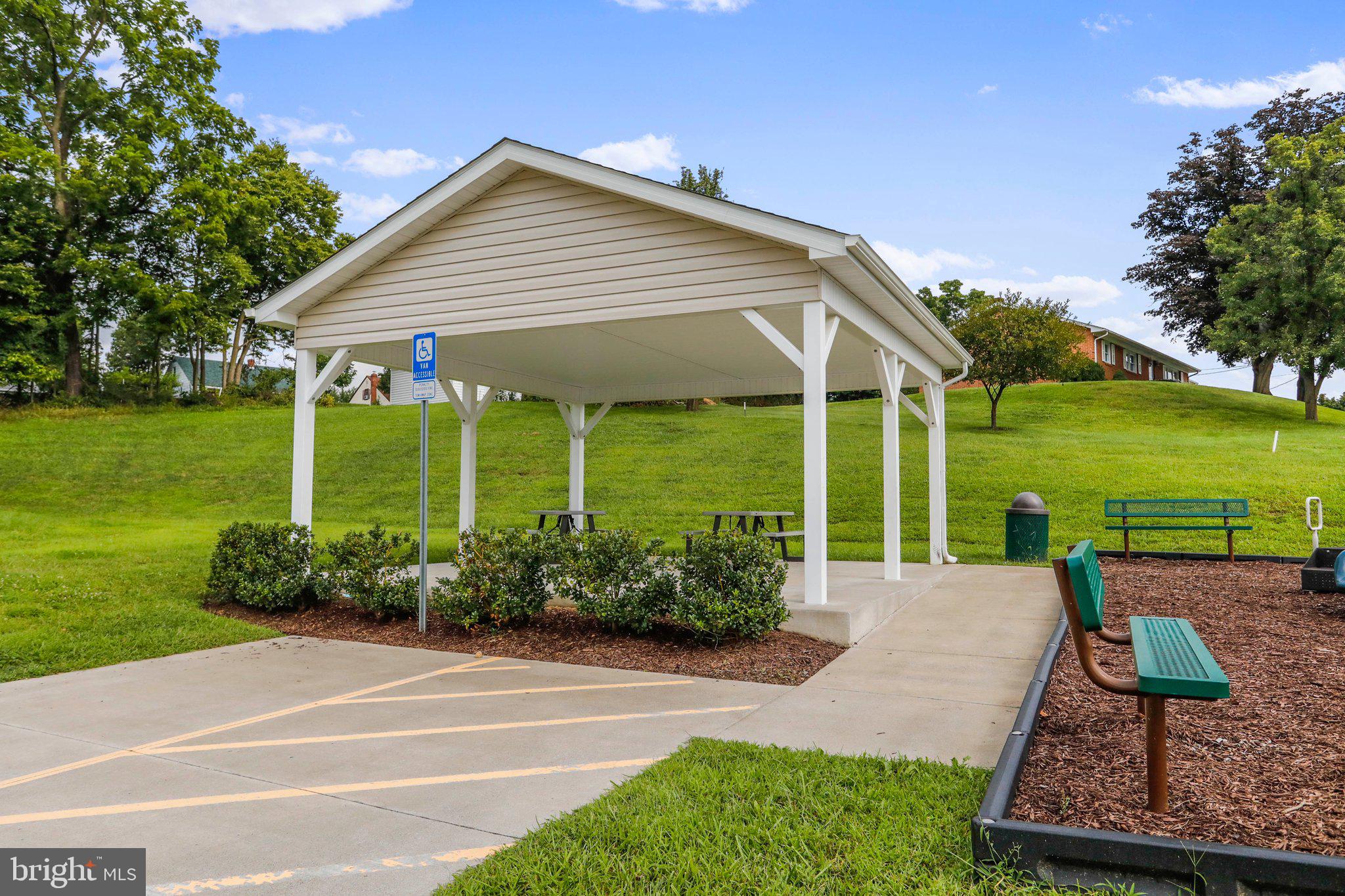 REGENTS CREST - Residential