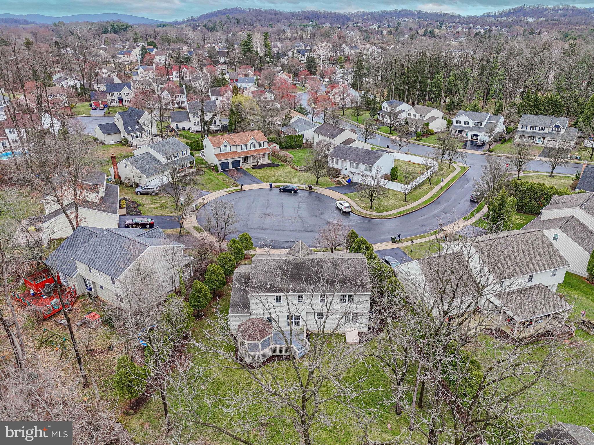 HUNTERS RUN - Residential