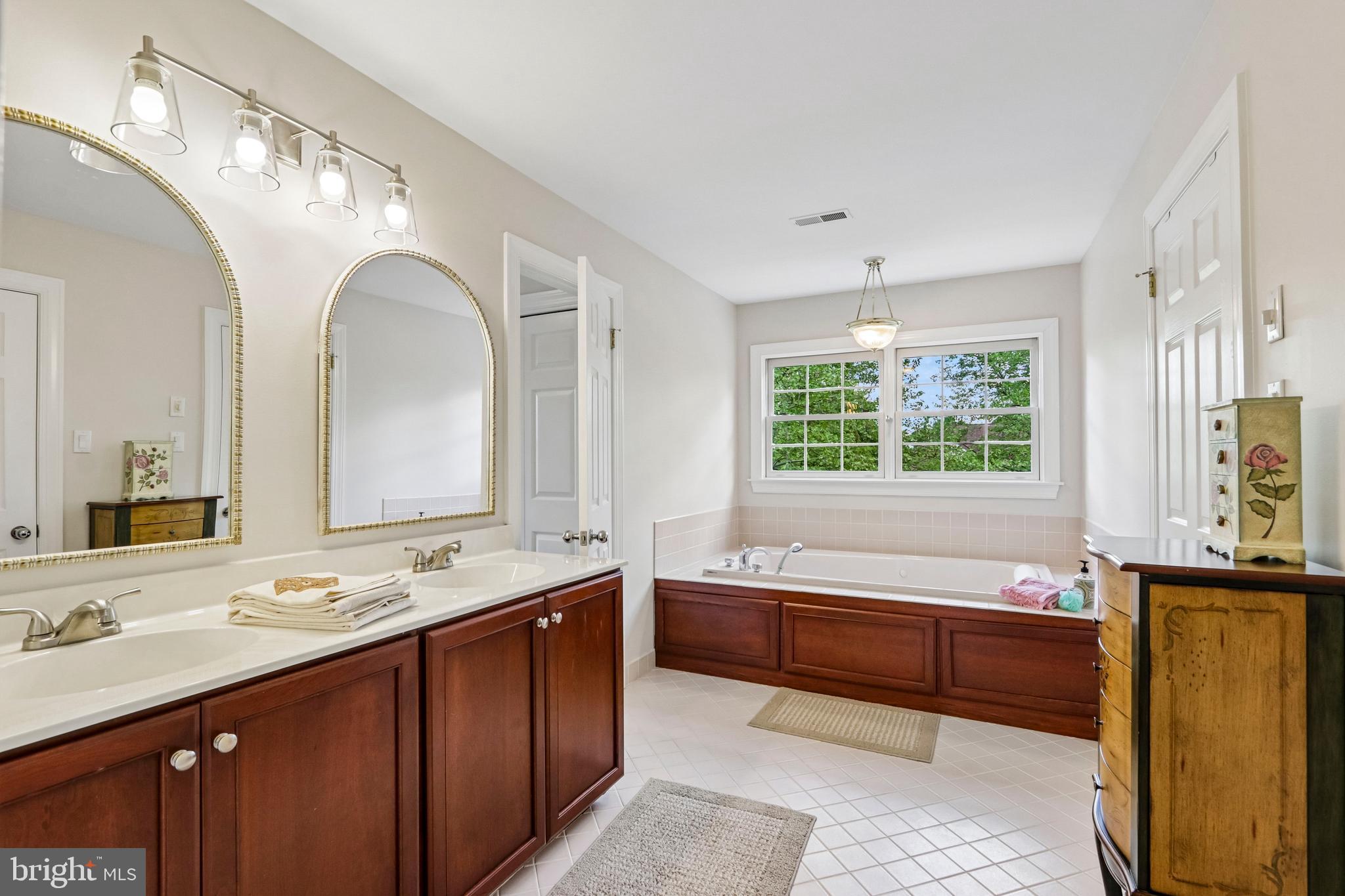 WEDGEWOOD GREENE - Residential