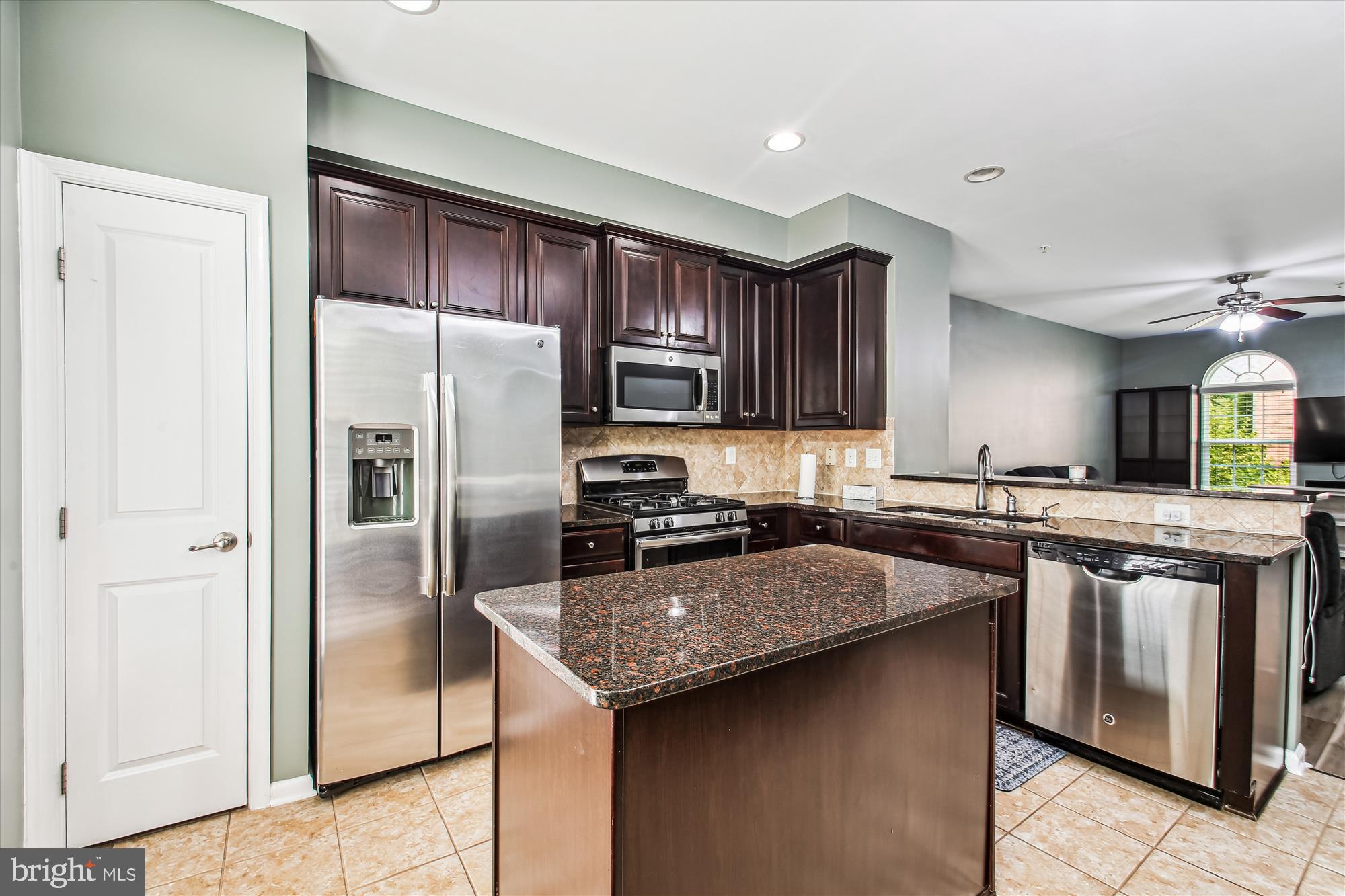 7423 RIGBY PLACE