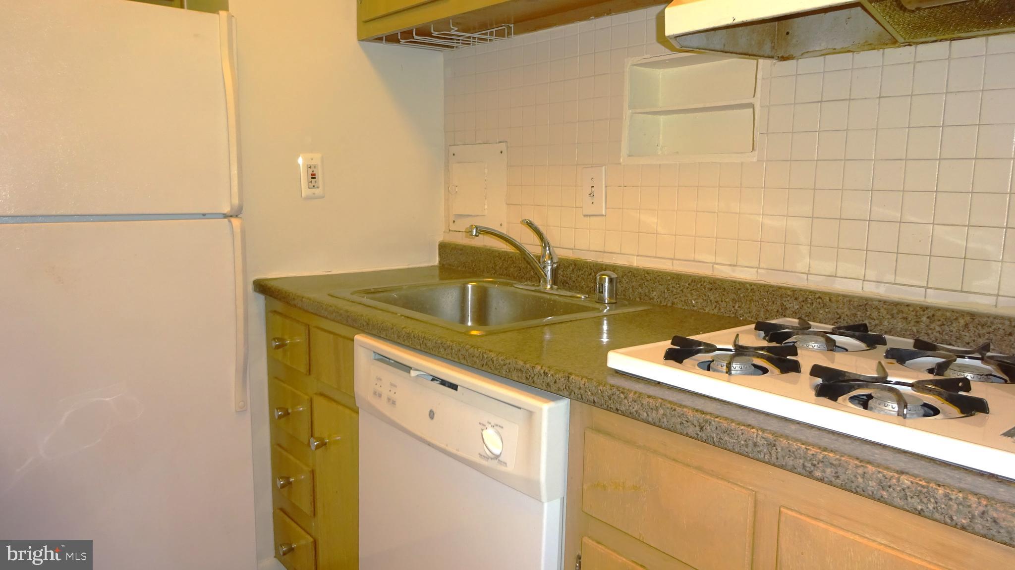 10201 GROSVENOR PLACE 908