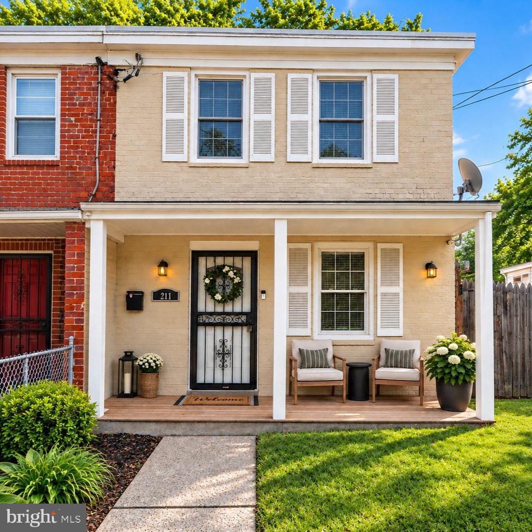 211 55TH STREET NE