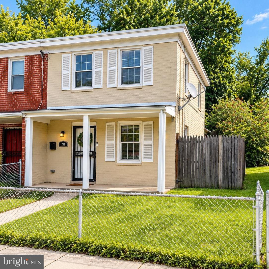 211 55TH STREET NE