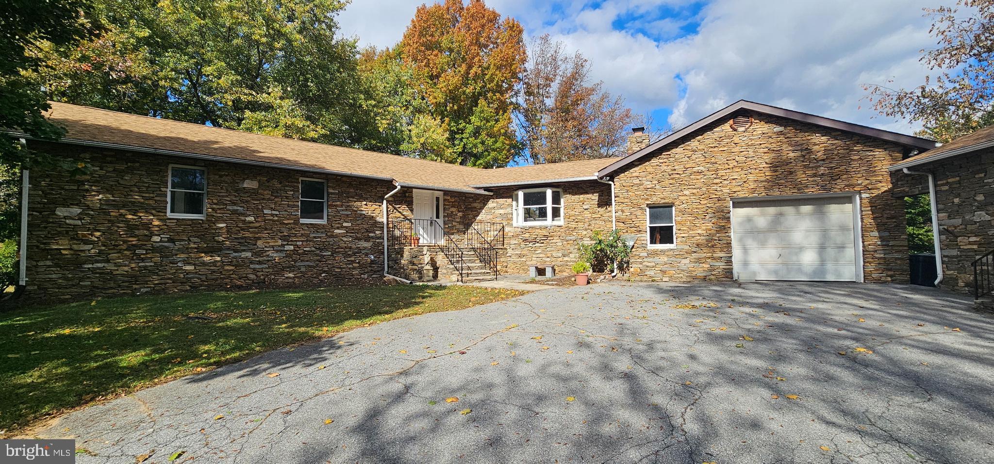 1251 HERITAGE FARMS COURT