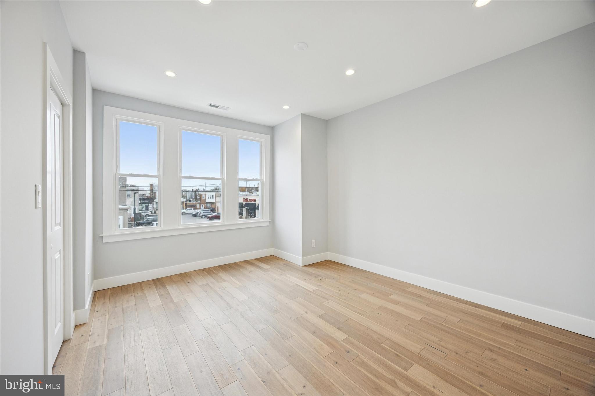 PORT RICHMOND - Residential