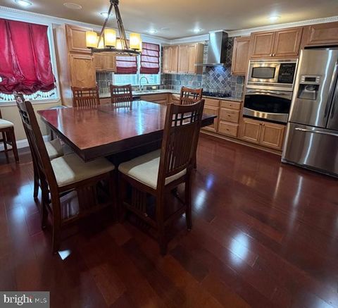 412 RIVELY AVENUE GLENOLDEN PA 19036