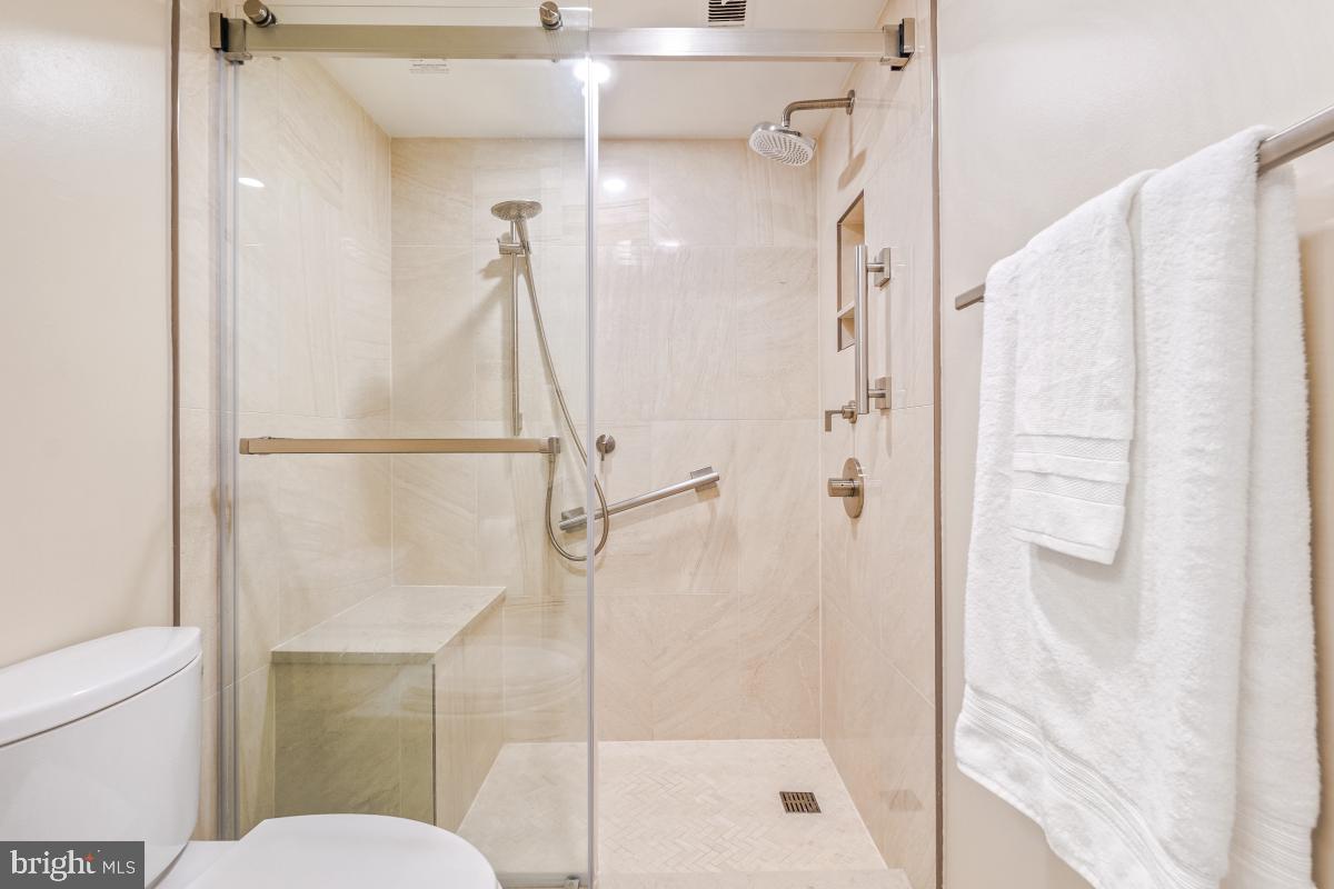 CHELSEA TOWERS - Residential