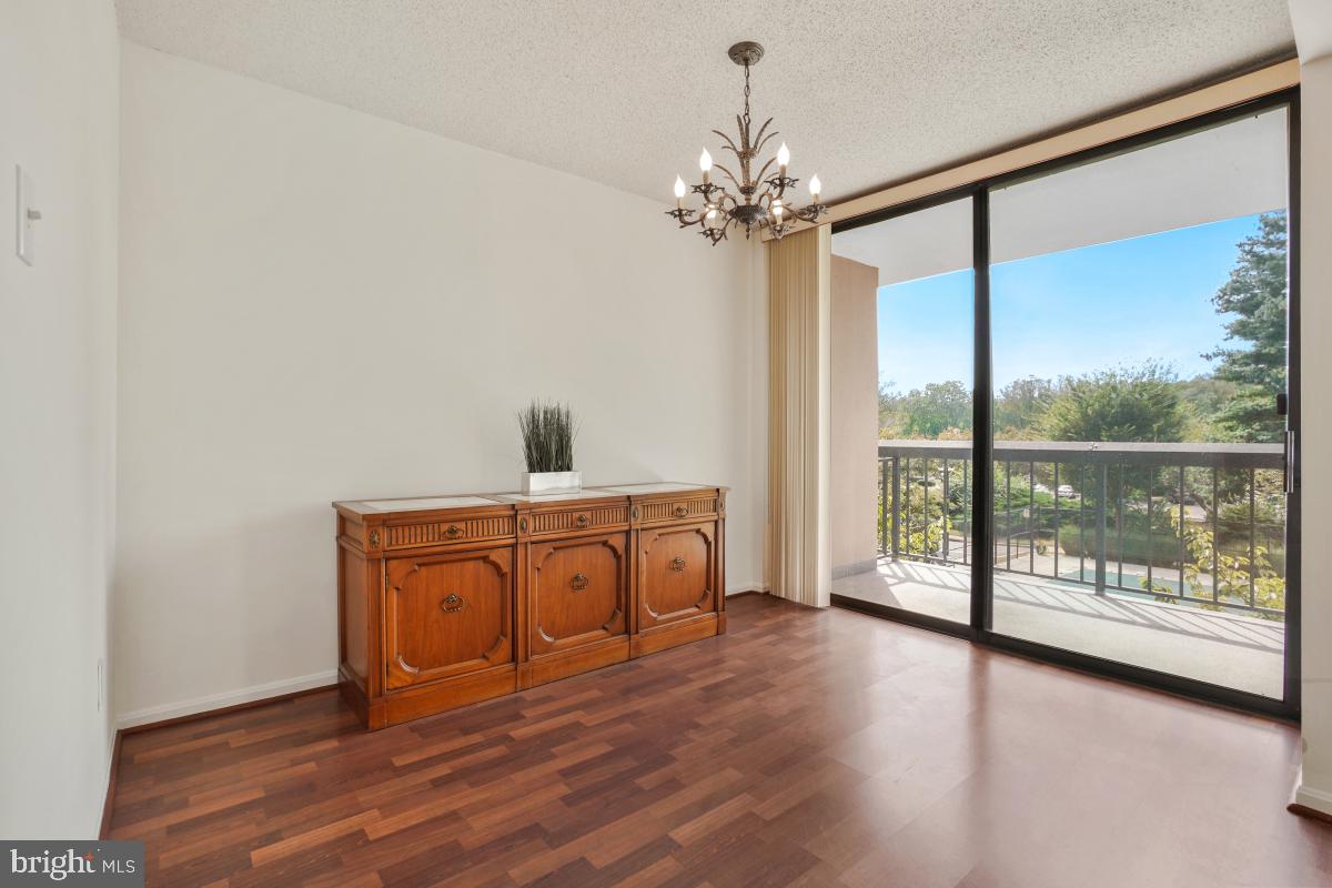 CHELSEA TOWERS - Residential