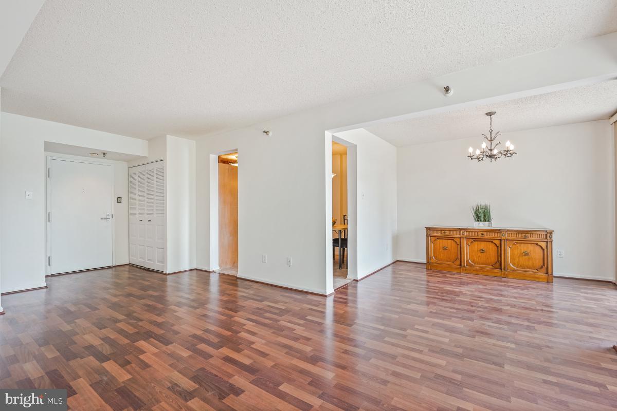 CHELSEA TOWERS - Residential