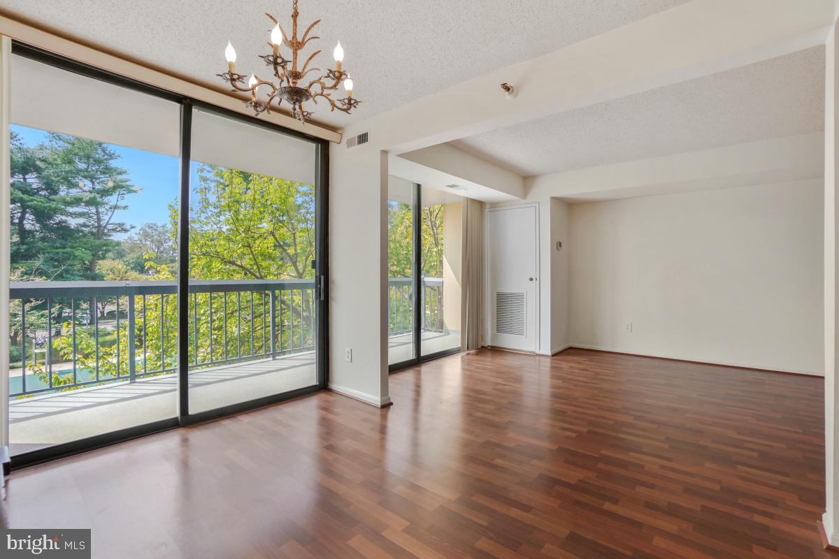 CHELSEA TOWERS - Residential