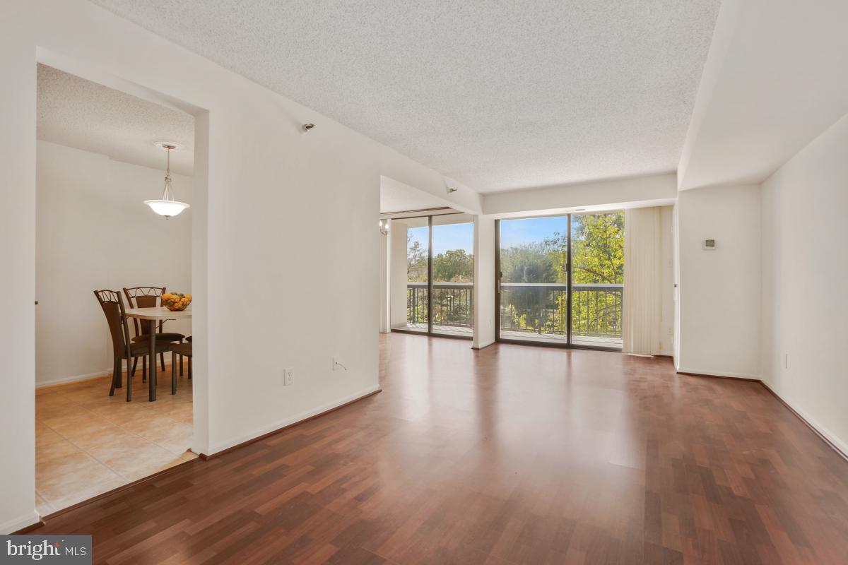 CHELSEA TOWERS - Residential