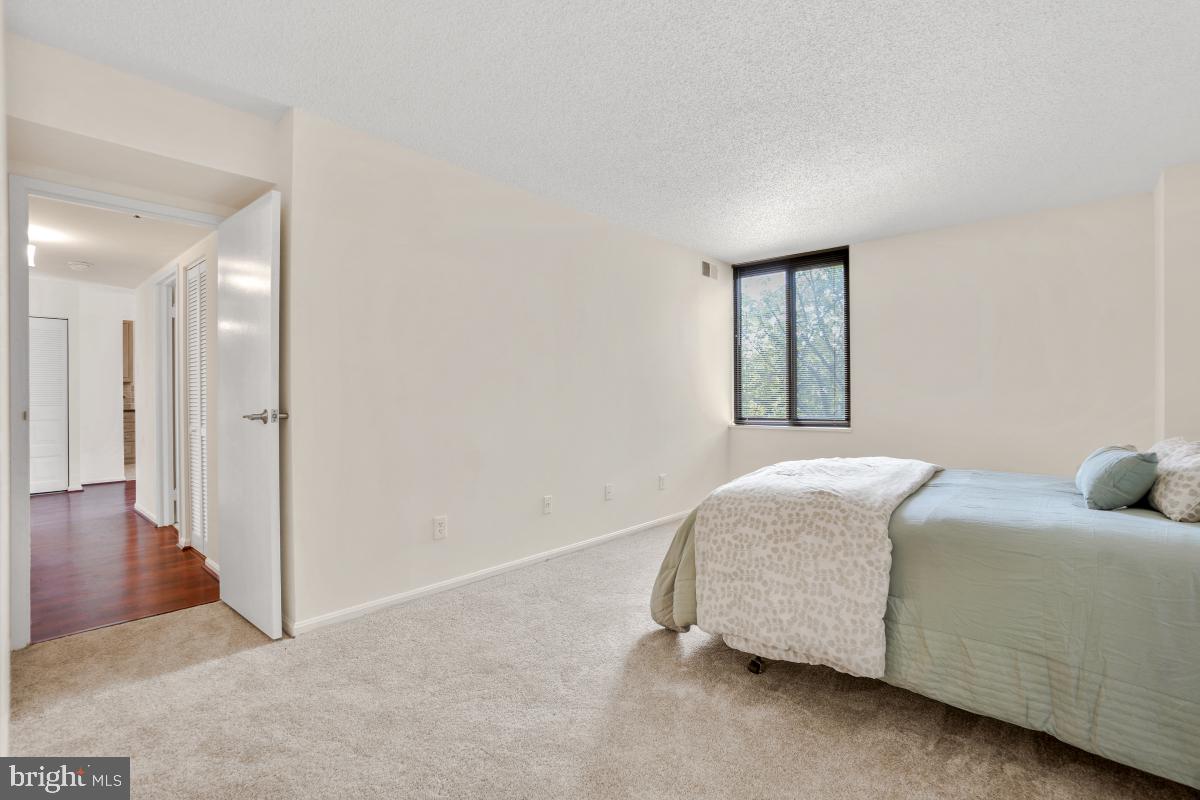 CHELSEA TOWERS - Residential