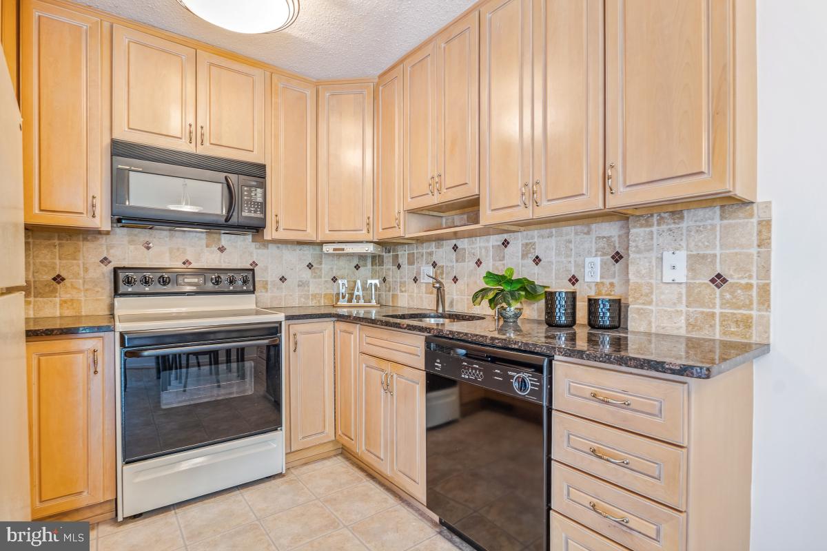 CHELSEA TOWERS - Residential