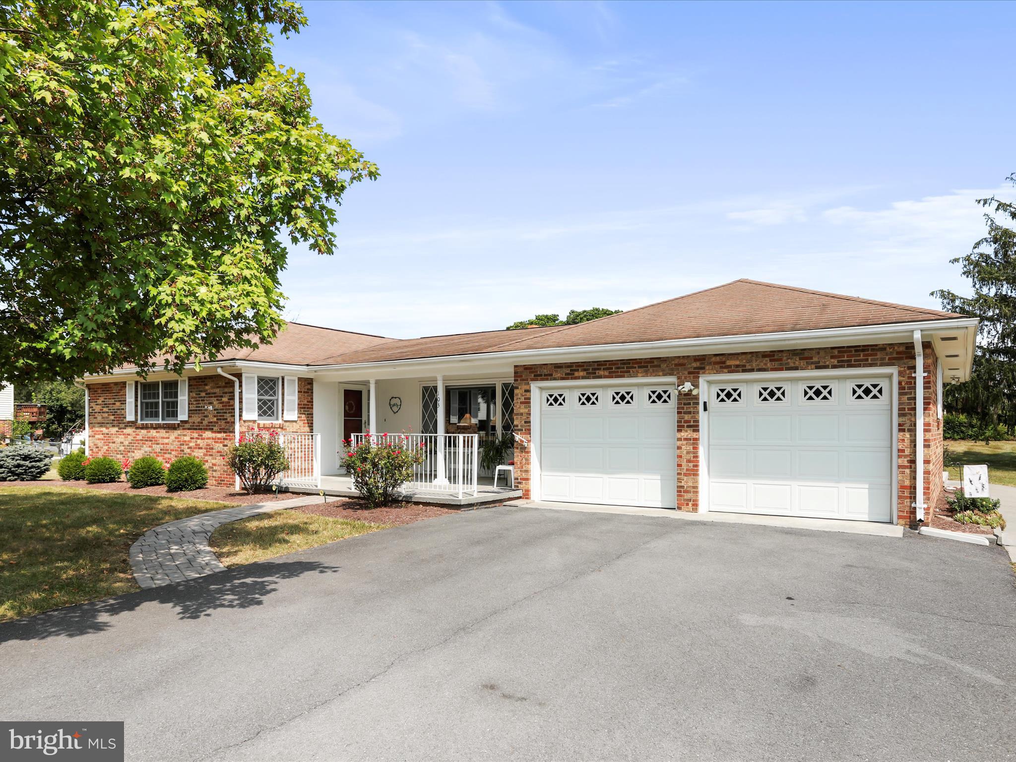 WAKELAND MANOR - Residential