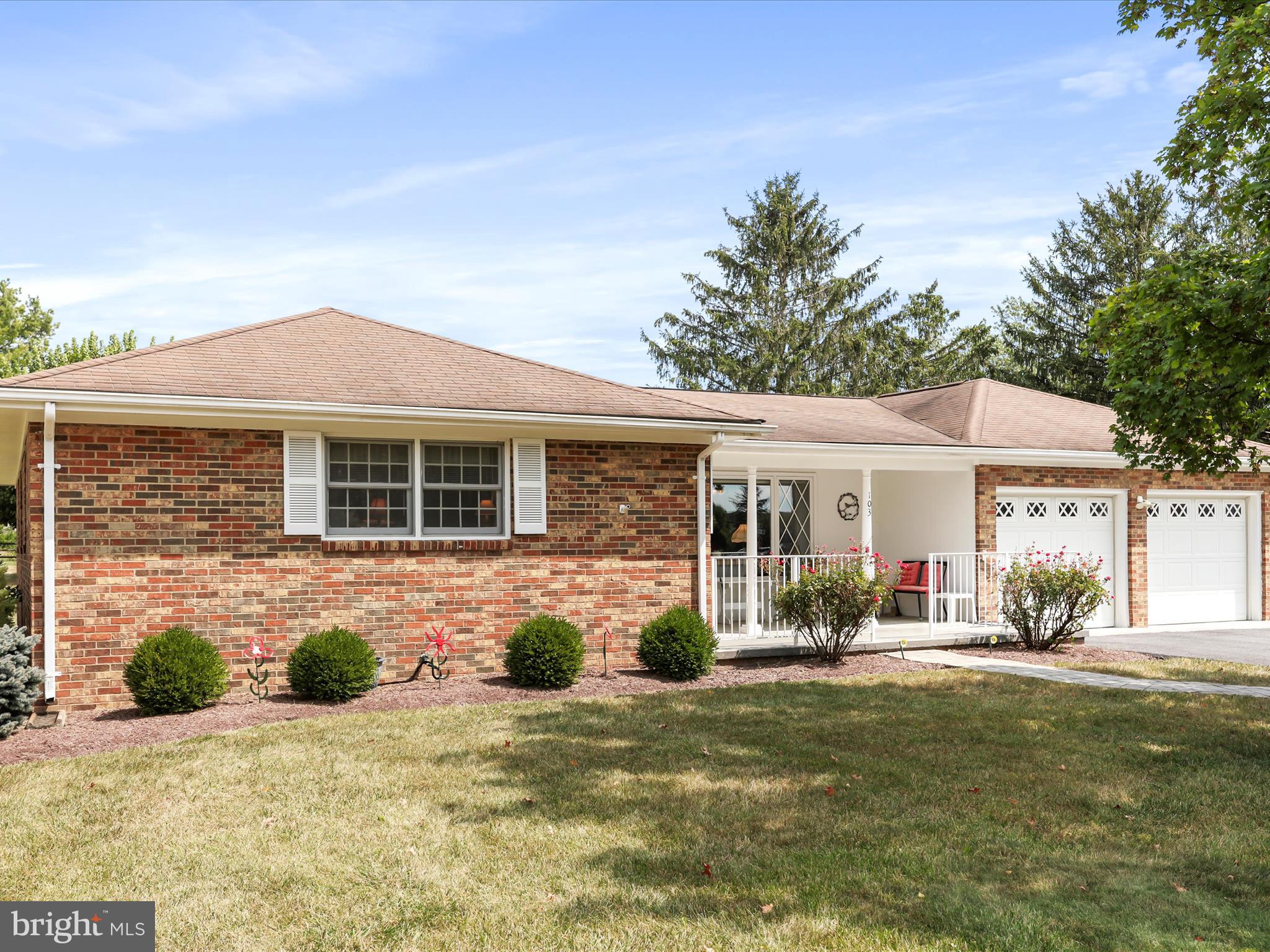 WAKELAND MANOR - Residential