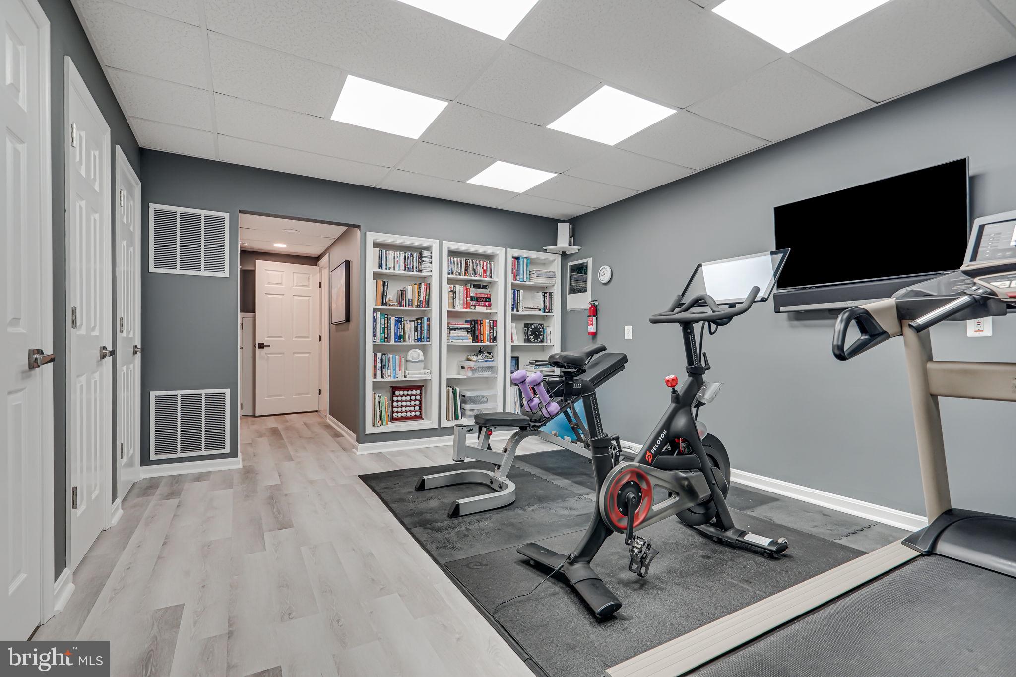 MCLEAN VILLAGE - Residential