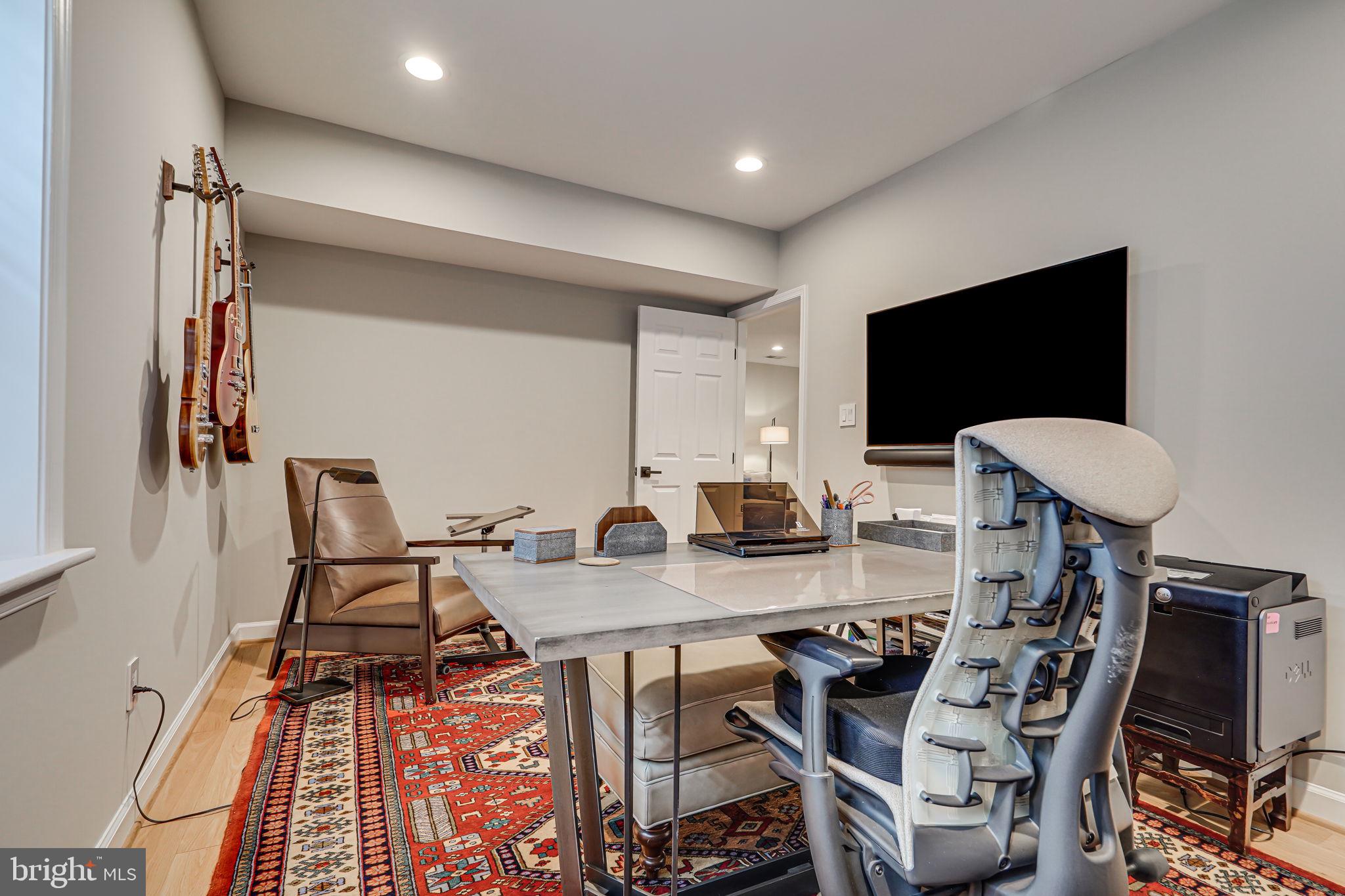 MCLEAN VILLAGE - Residential