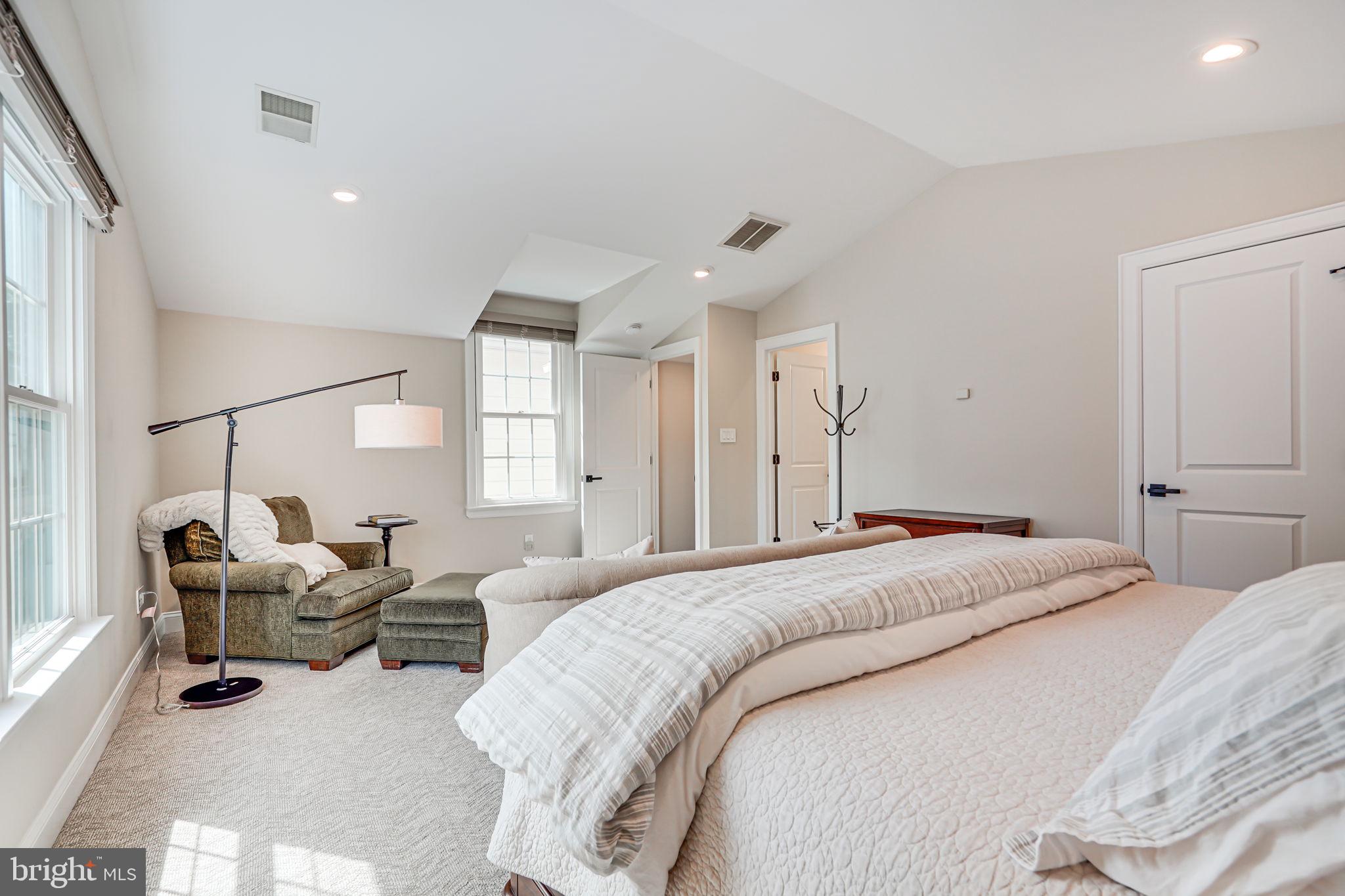 MCLEAN VILLAGE - Residential