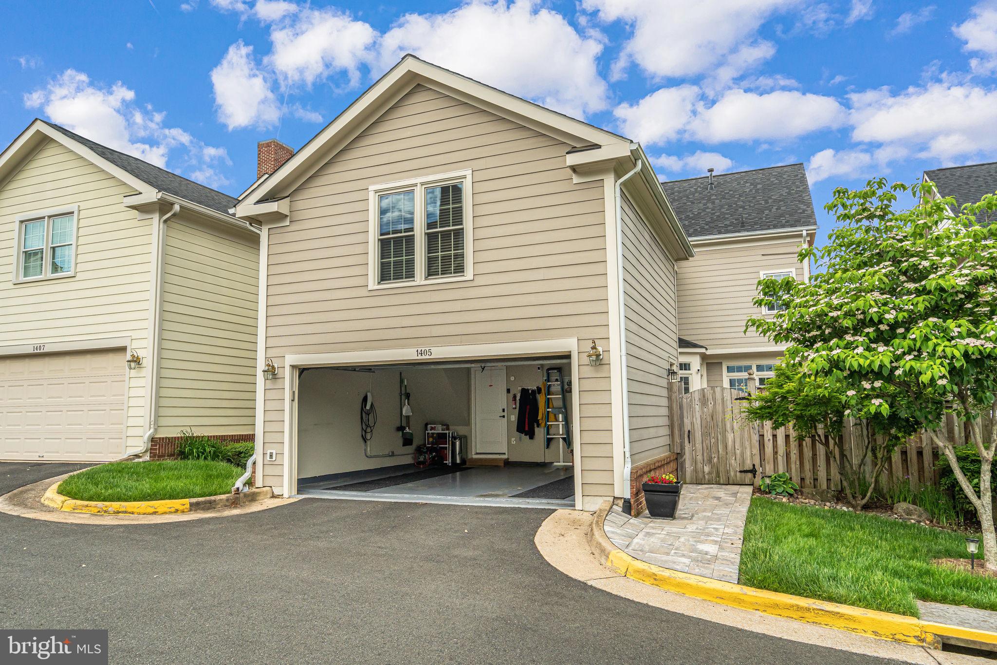 MCLEAN VILLAGE - Residential