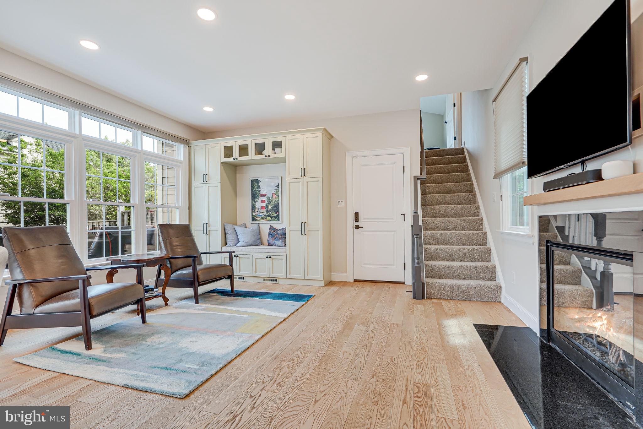 MCLEAN VILLAGE - Residential