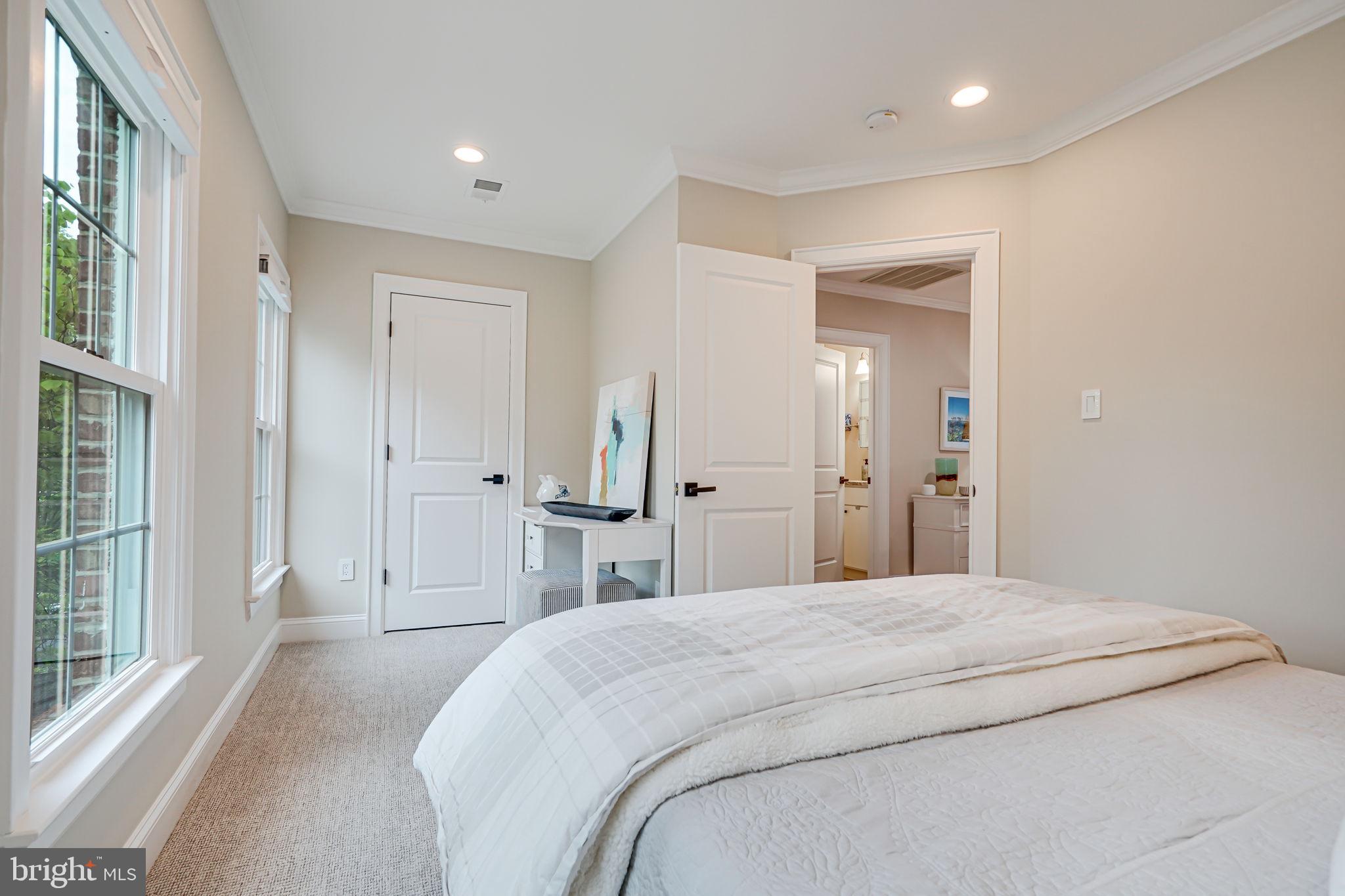 MCLEAN VILLAGE - Residential