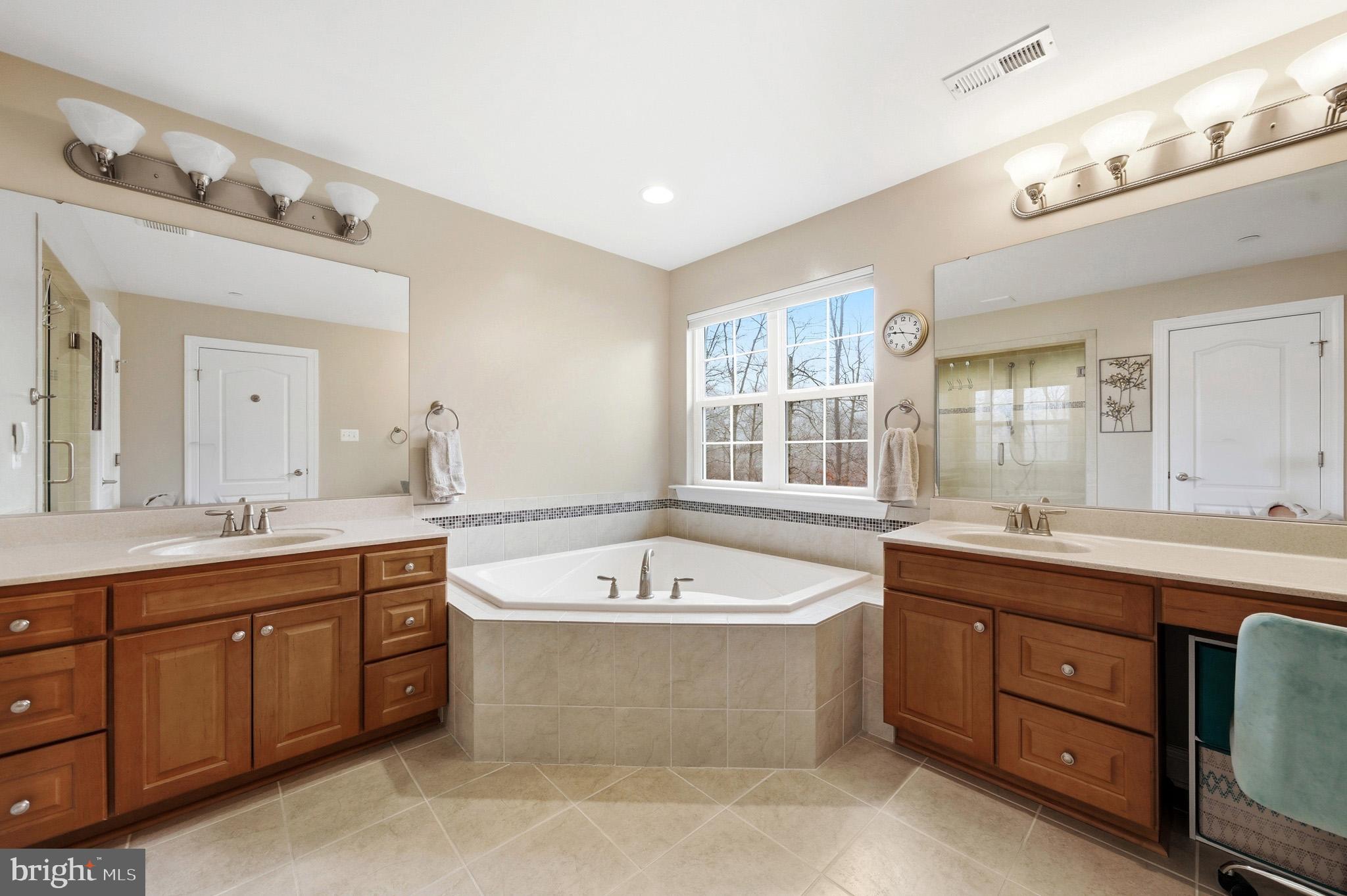 OAKLAND HALL - Residential