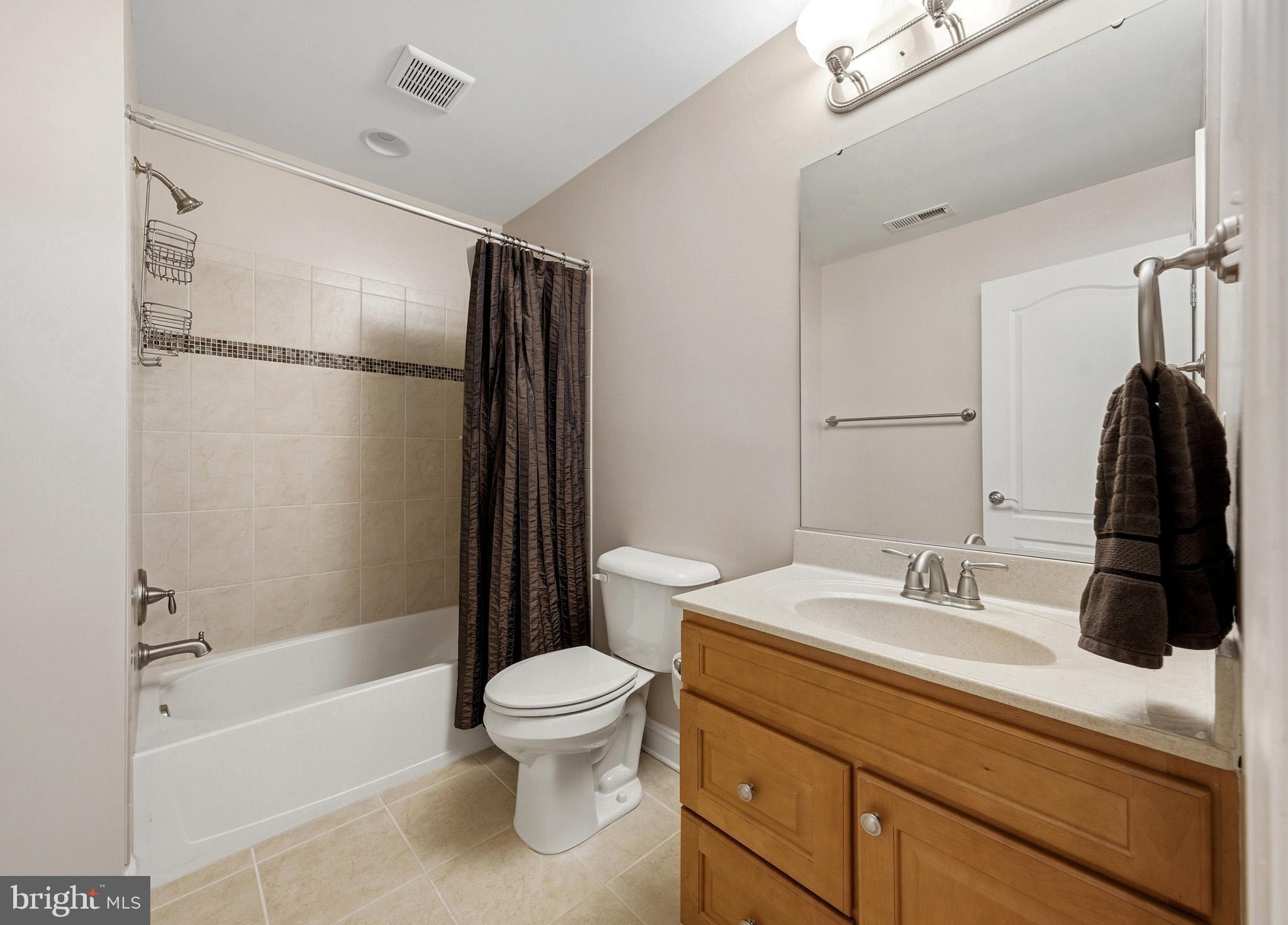 OAKLAND HALL - Residential