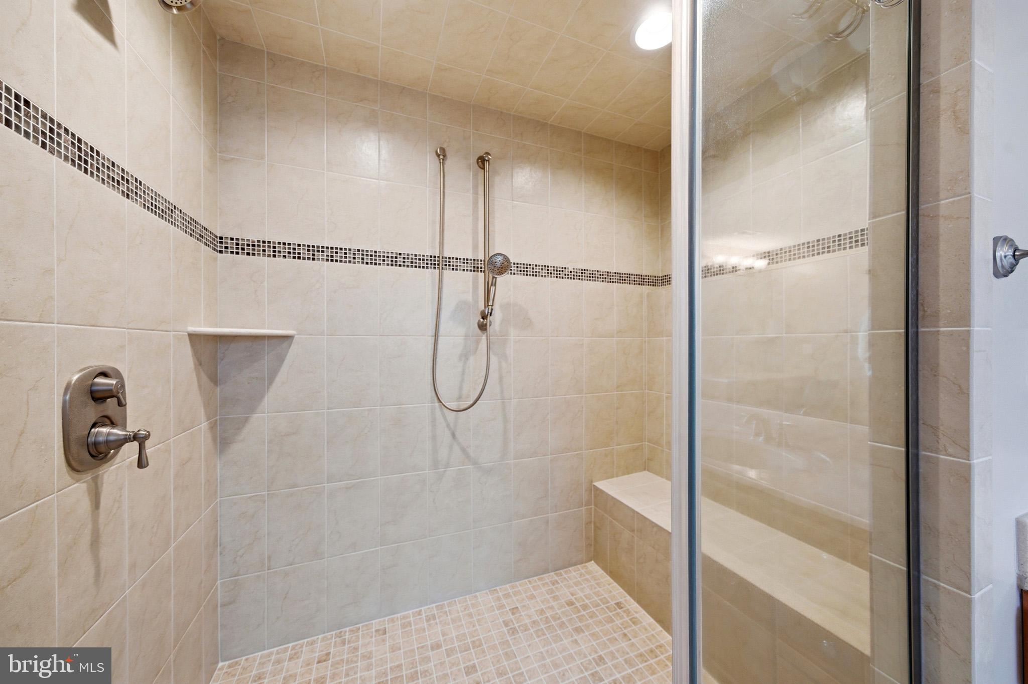 OAKLAND HALL - Residential