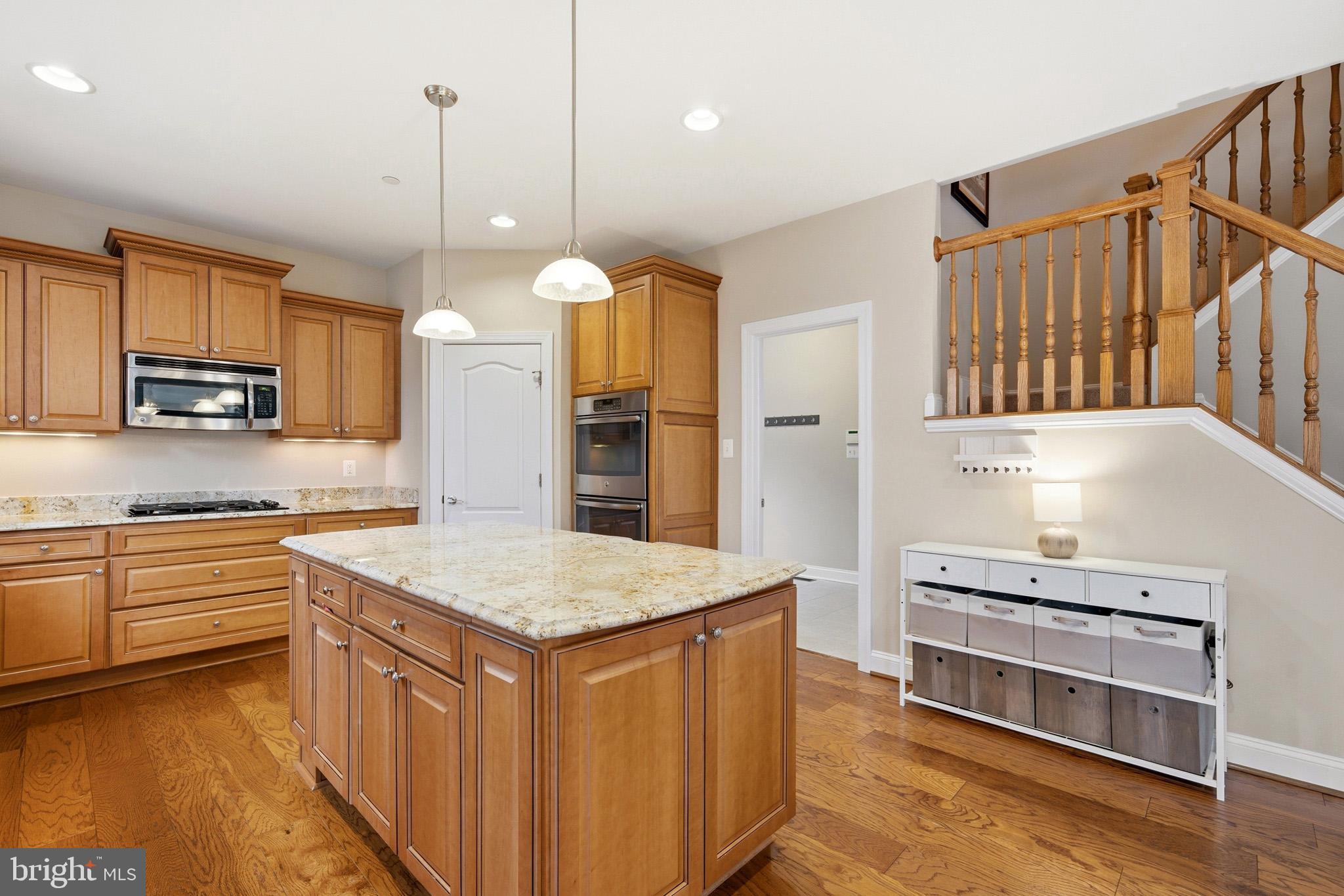 OAKLAND HALL - Residential