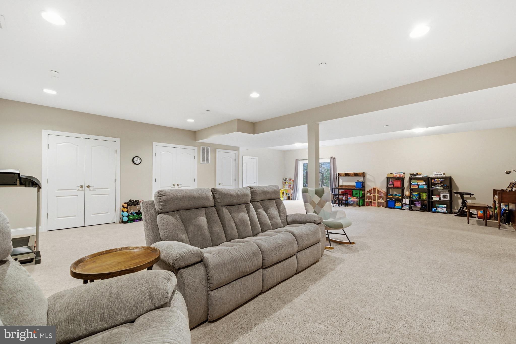 OAKLAND HALL - Residential