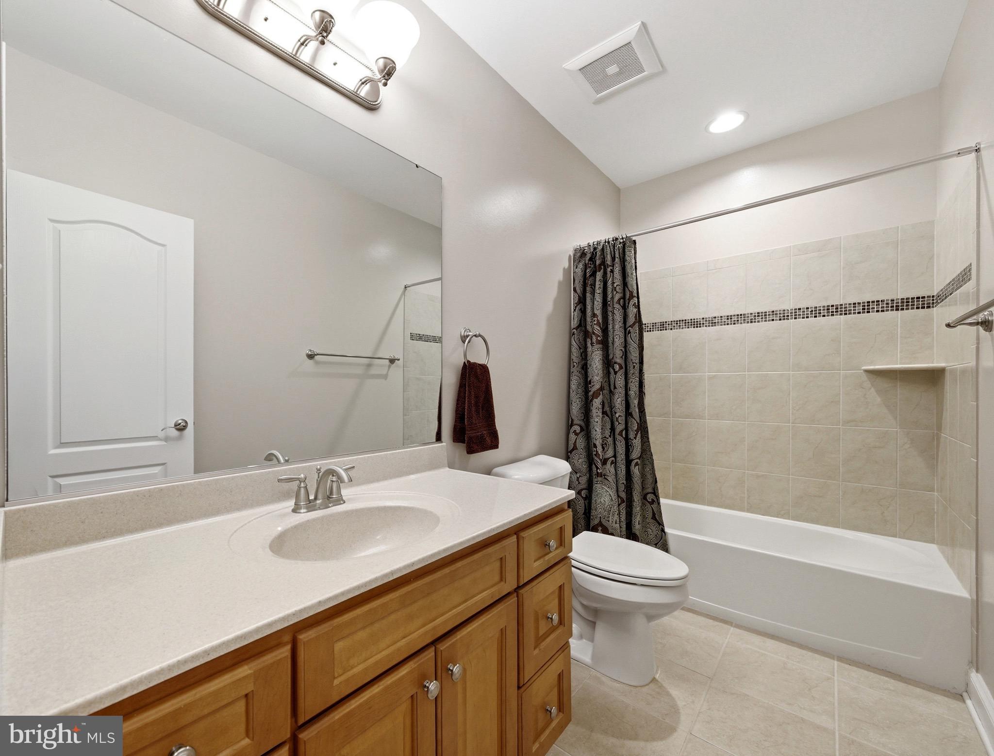 OAKLAND HALL - Residential