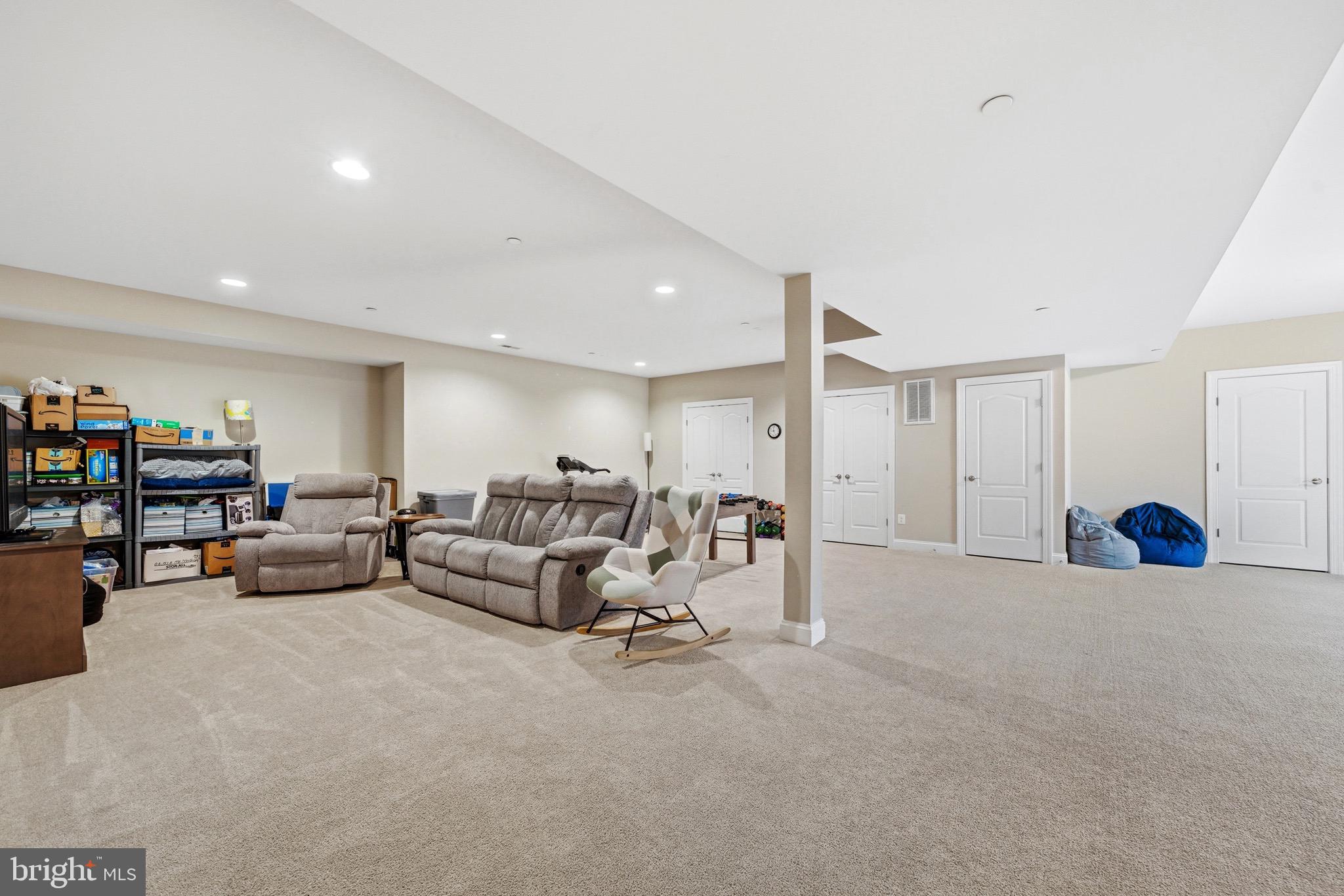 OAKLAND HALL - Residential