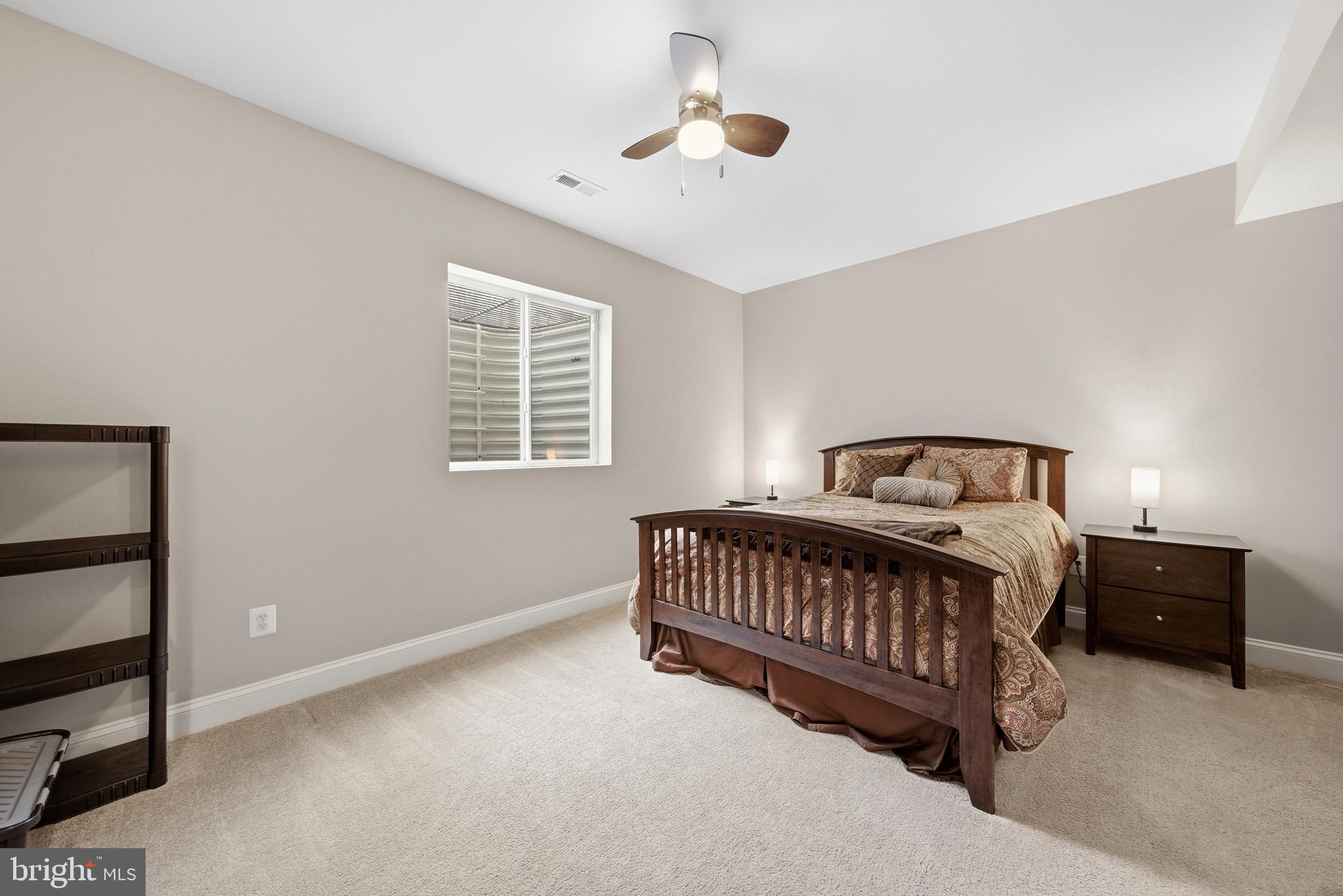 OAKLAND HALL - Residential