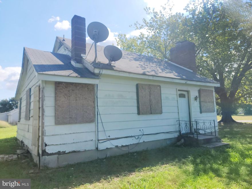 Cute fishing cottage ready for the handy HDTV enthusiast. 1st floor includes primary bedroom, and a full bath. Living room with original hardwood floors and brick fireplace. Nice rear porch off the eat-in kitchen with a convent laundry room. All on a corner lot in a peaceful waterfront neighborhood, with no HOA or POA. Rural area with easy access to the town of Warsaw and Tappahannock. Whether you're looking for a weekend getaway or a full-time residence, this cottage is full of potential and character. Bring your tools and your vision—this gem is ready for your personal touch! County sewer available at the street. Buyer to confirm.