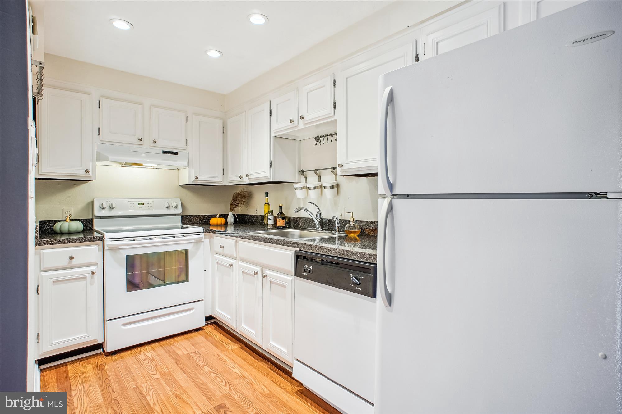 THE COLONIES - Residential